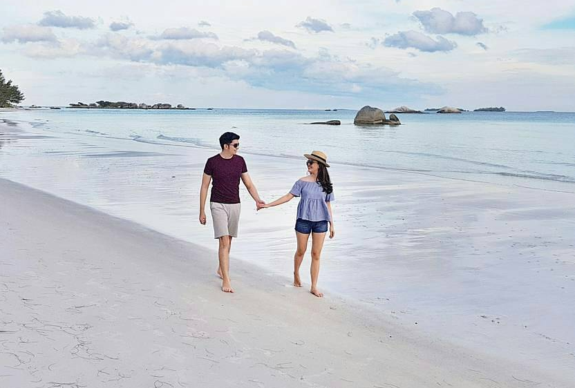 aktivitas bulan madu di pantai